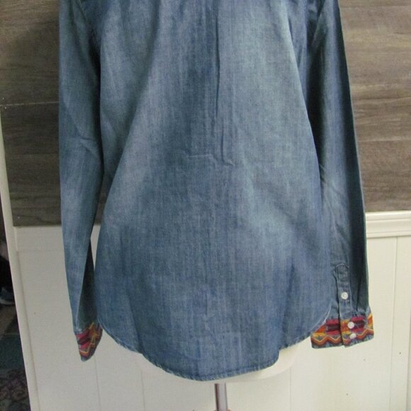 STETSON  WOMENS DENIM SHIRT WITH  SERAPE DESIGN ON THE CUFFS - Picture 10 of 10